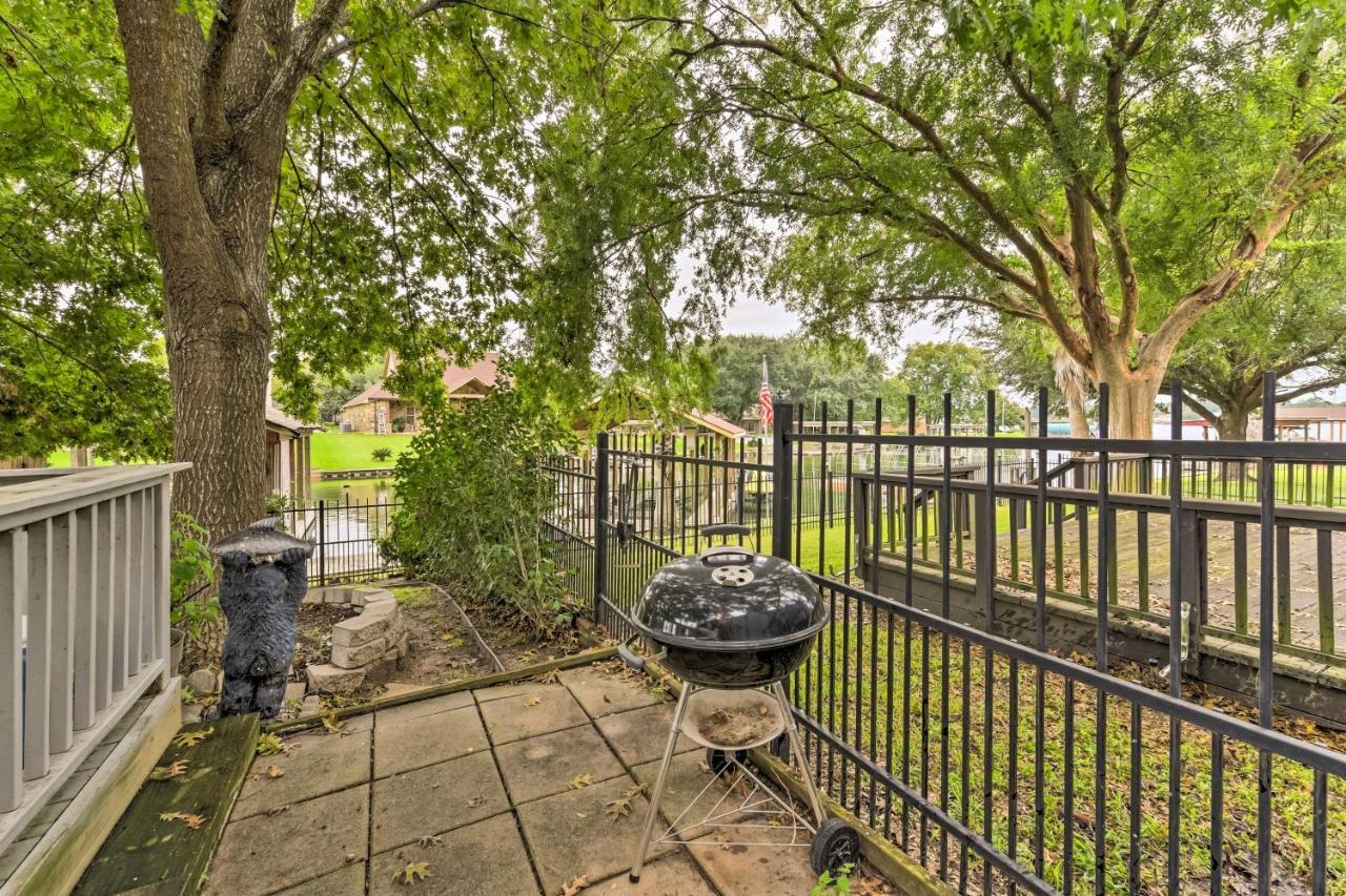 Quiet Lake Conroe Townhome With 2 Boat Slips! Willis Экстерьер фото